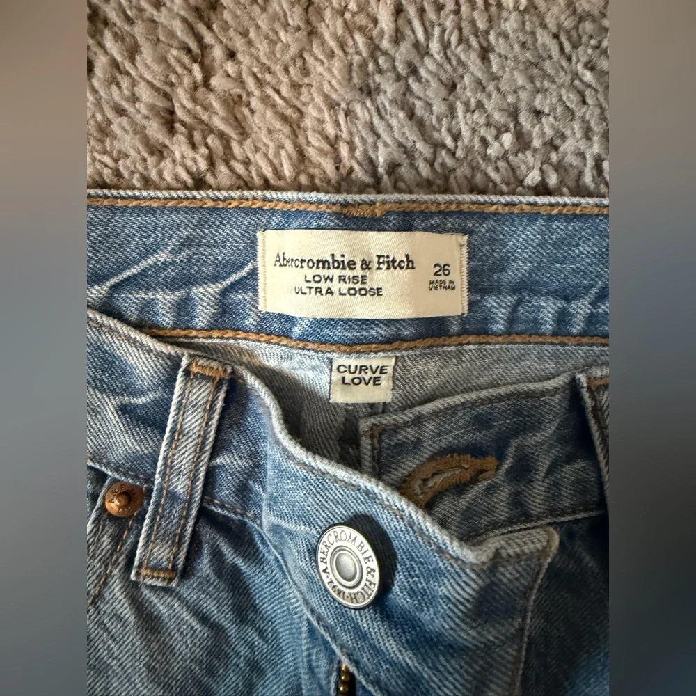 Abercrombie & Fitch Curve Love Ultra Loose Low Rise Jean - Picture 4 of 5